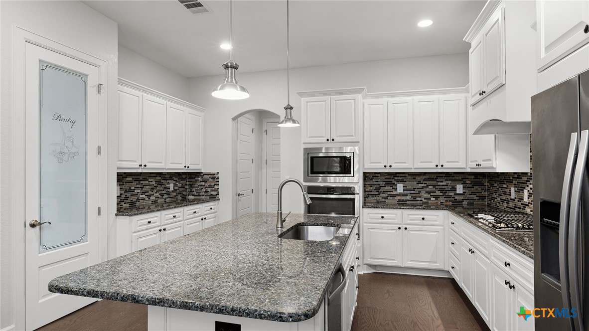 961 N Academy Avenue