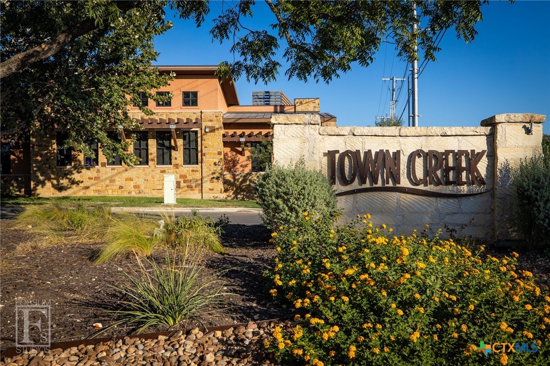 961 N Academy Avenue