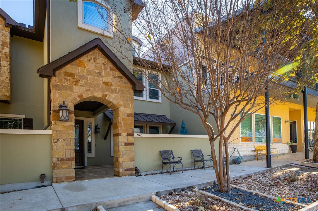 961 N Academy Avenue