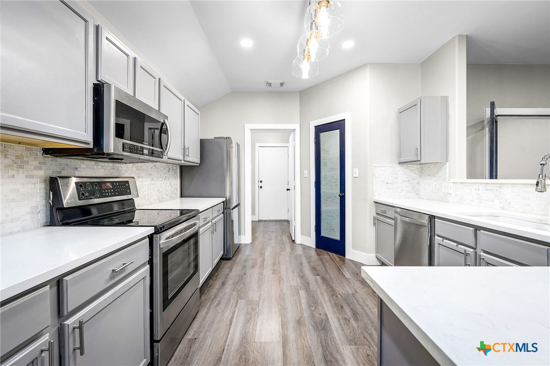 1616 Sunnycrest Circle