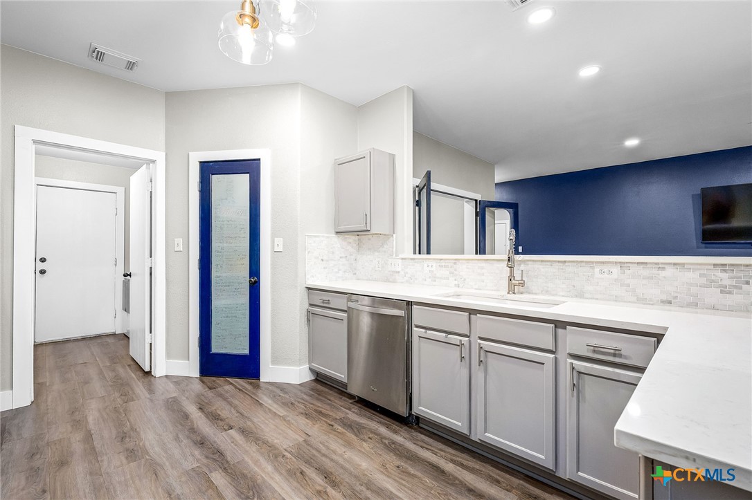 1616 Sunnycrest Circle