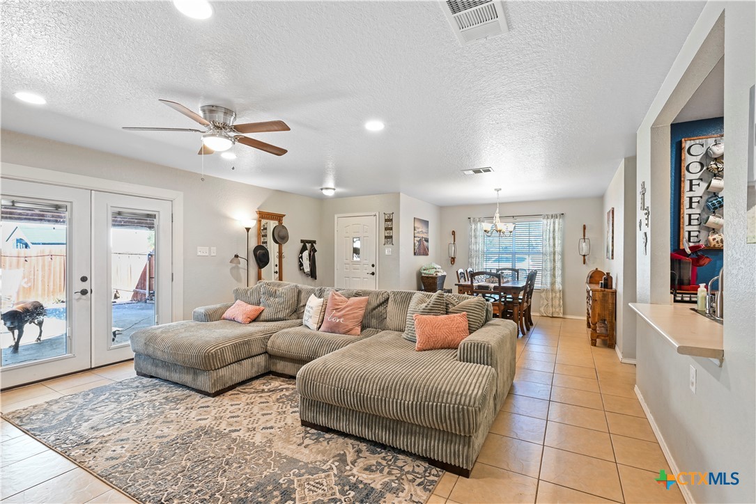 213 Chisholm Trail