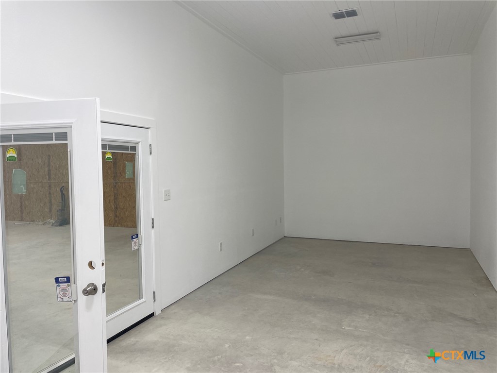 140 Thunderbird Lane