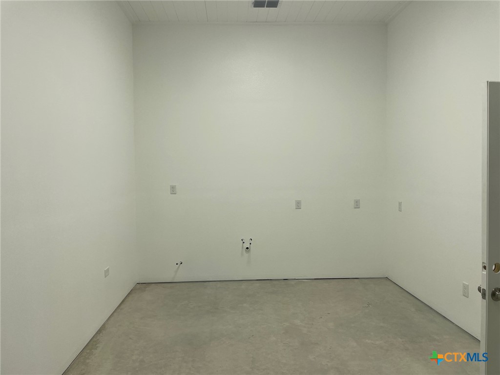 140 Thunderbird Lane