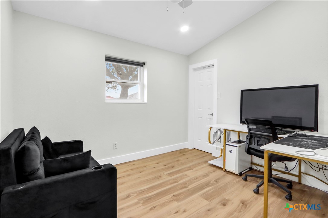 5037 N State Highway 123