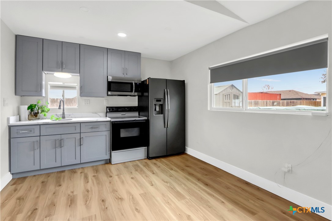 5037 N State Highway 123