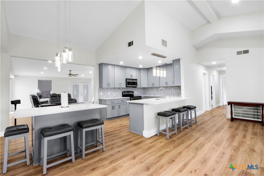 5037 N State Highway 123