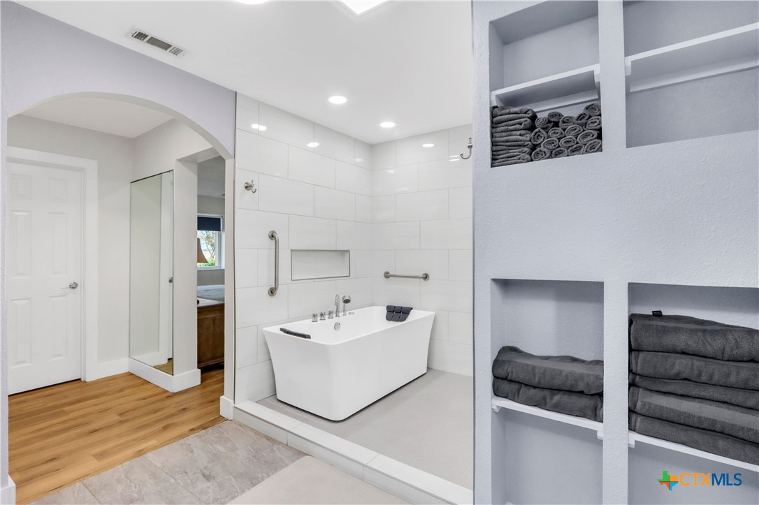 5037 N State Highway 123