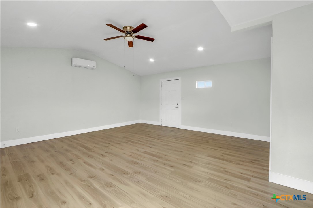 5037 N State Highway 123