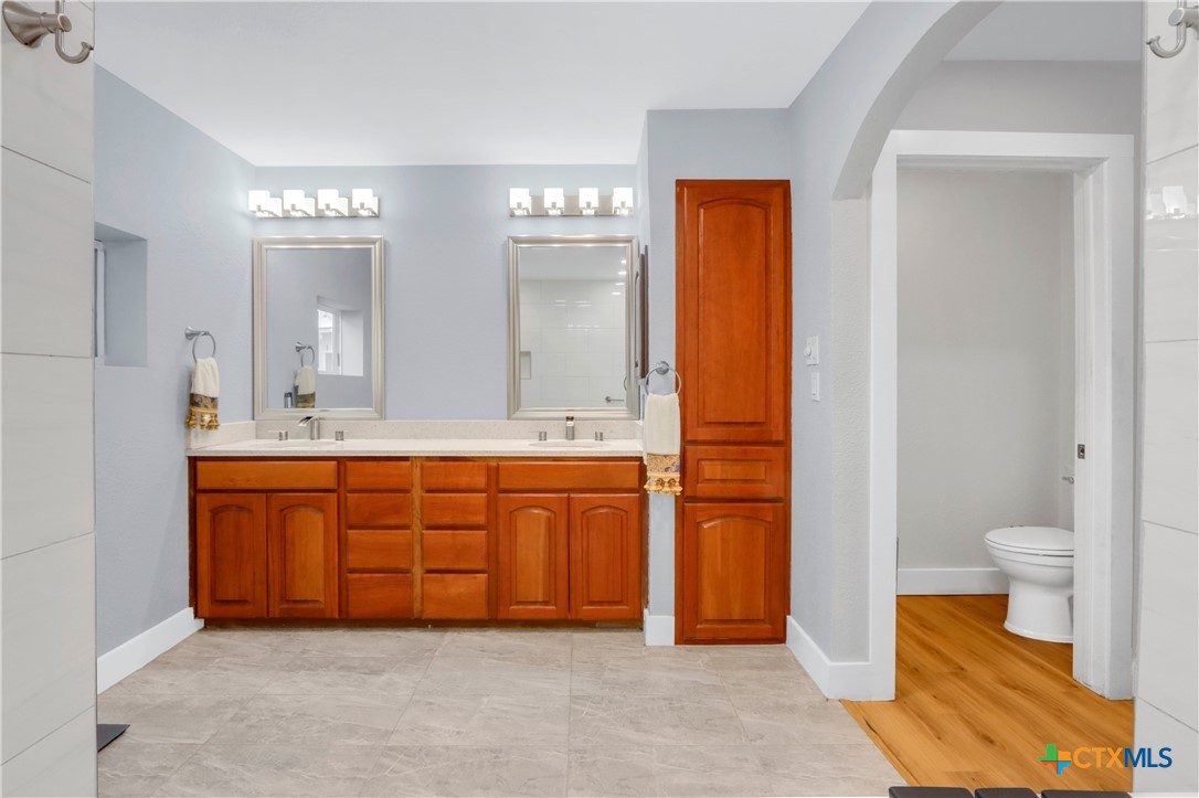 5037 N State Highway 123