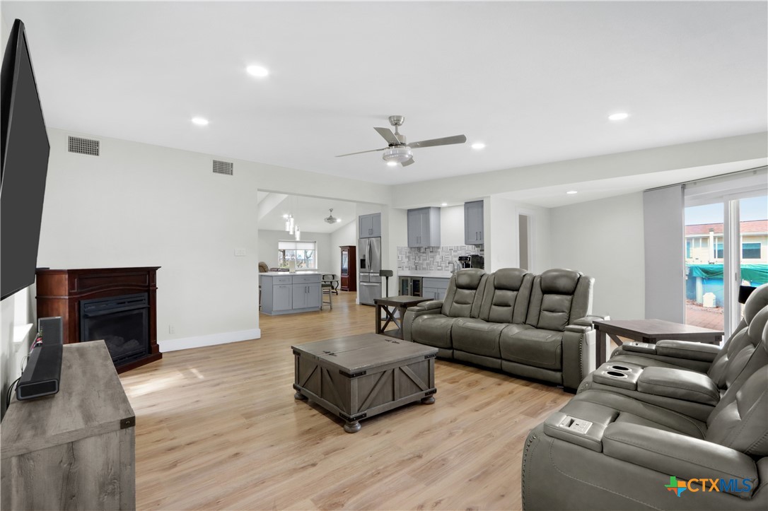 5037 N State Highway 123