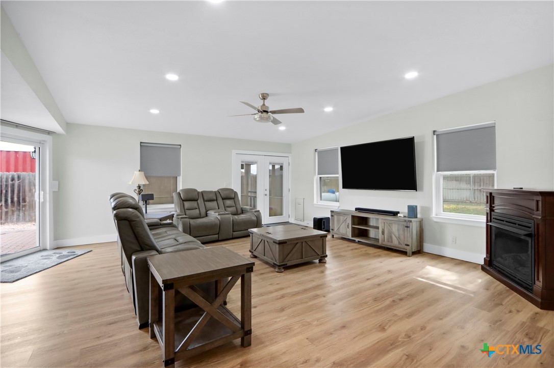 5037 N State Highway 123