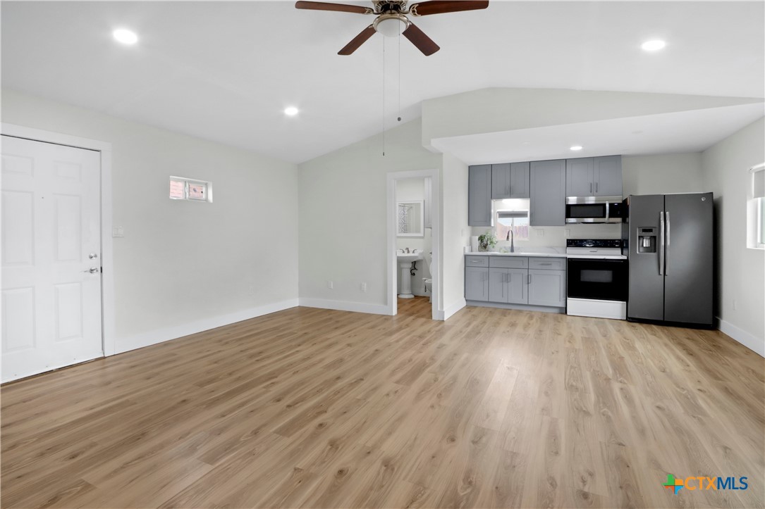 5037 N State Highway 123