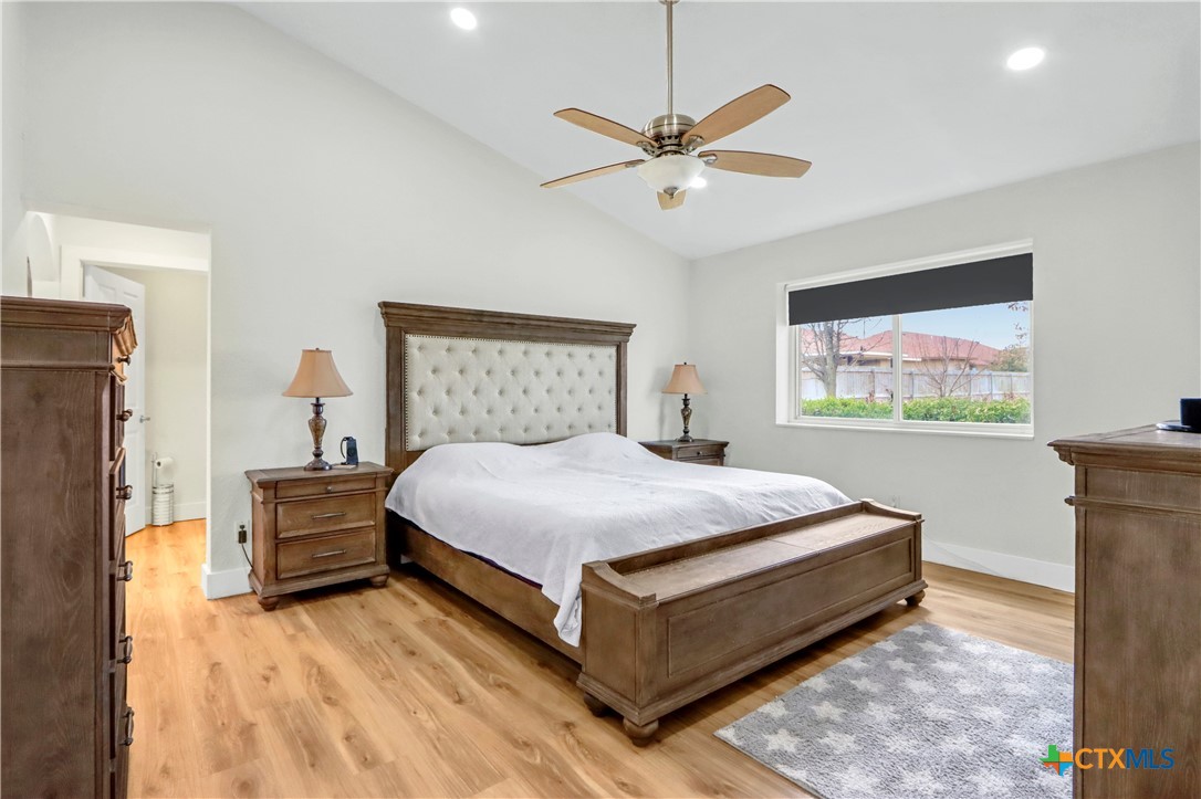 5037 N State Highway 123