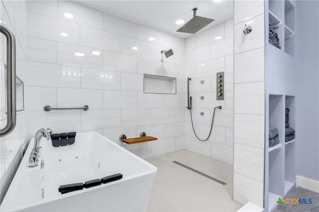 5037 N State Highway 123