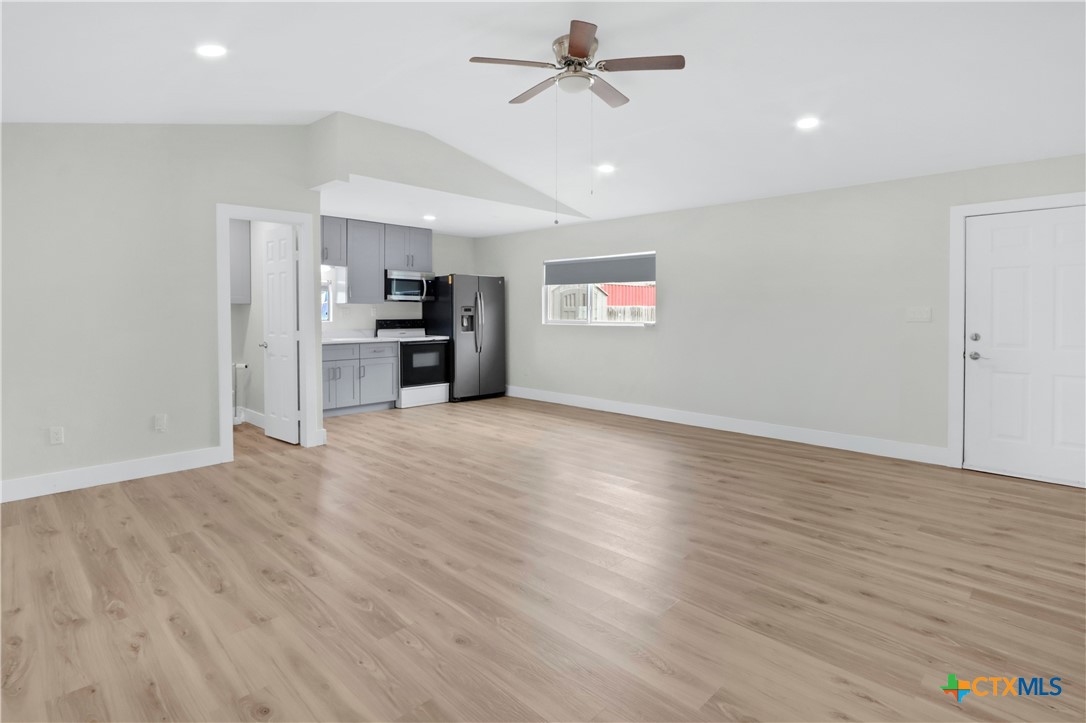 5037 N State Highway 123