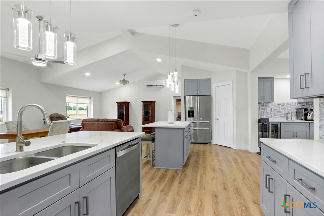 5037 N State Highway 123