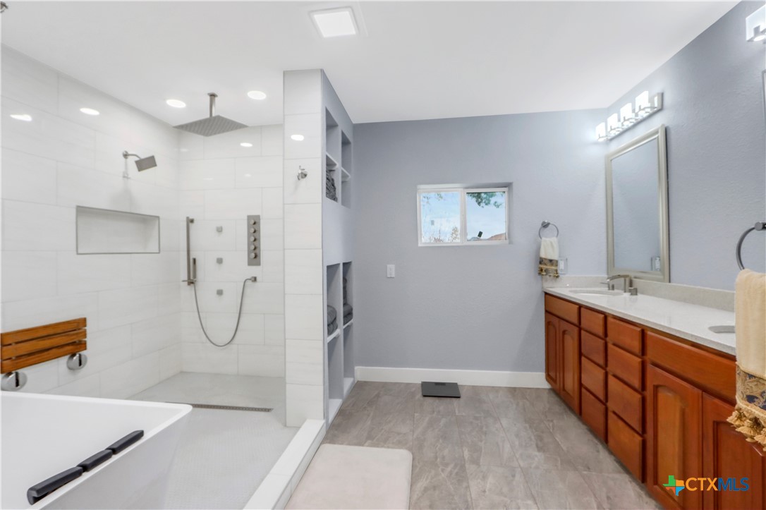 5037 N State Highway 123