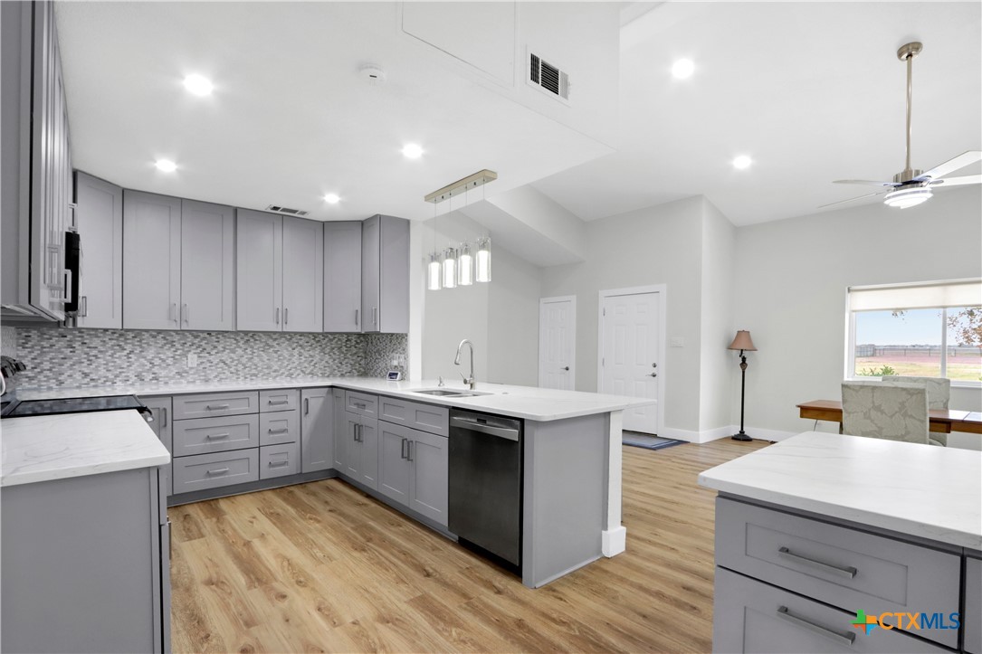 5037 N State Highway 123