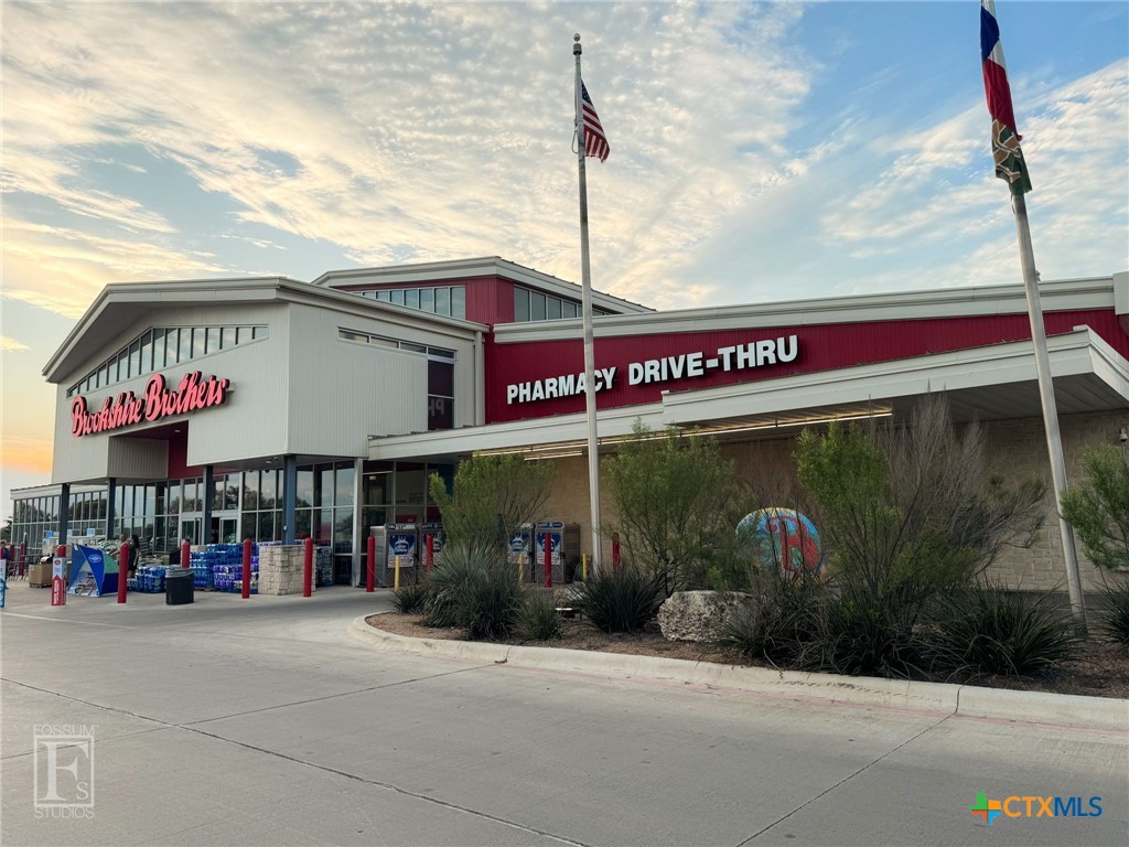 851 River Cliff Drive