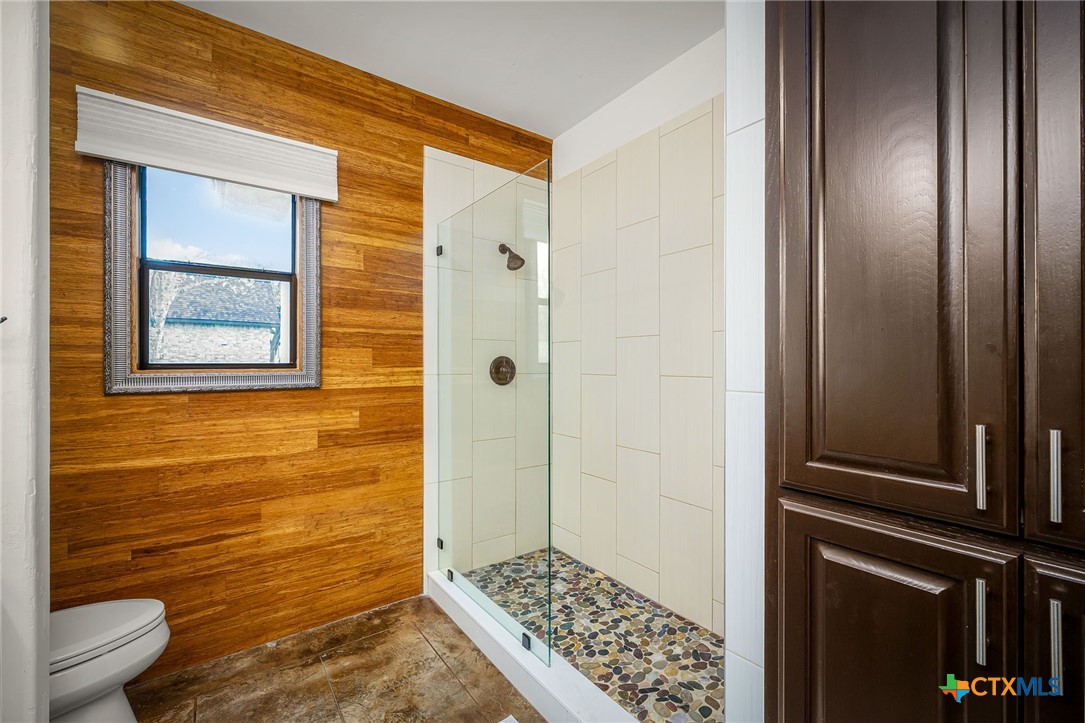 851 River Cliff Drive