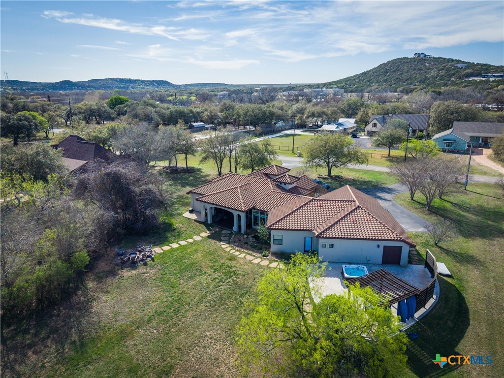851 River Cliff Drive