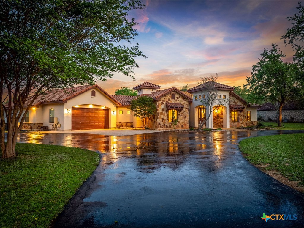 851 River Cliff Drive