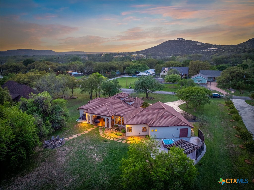 851 River Cliff Drive