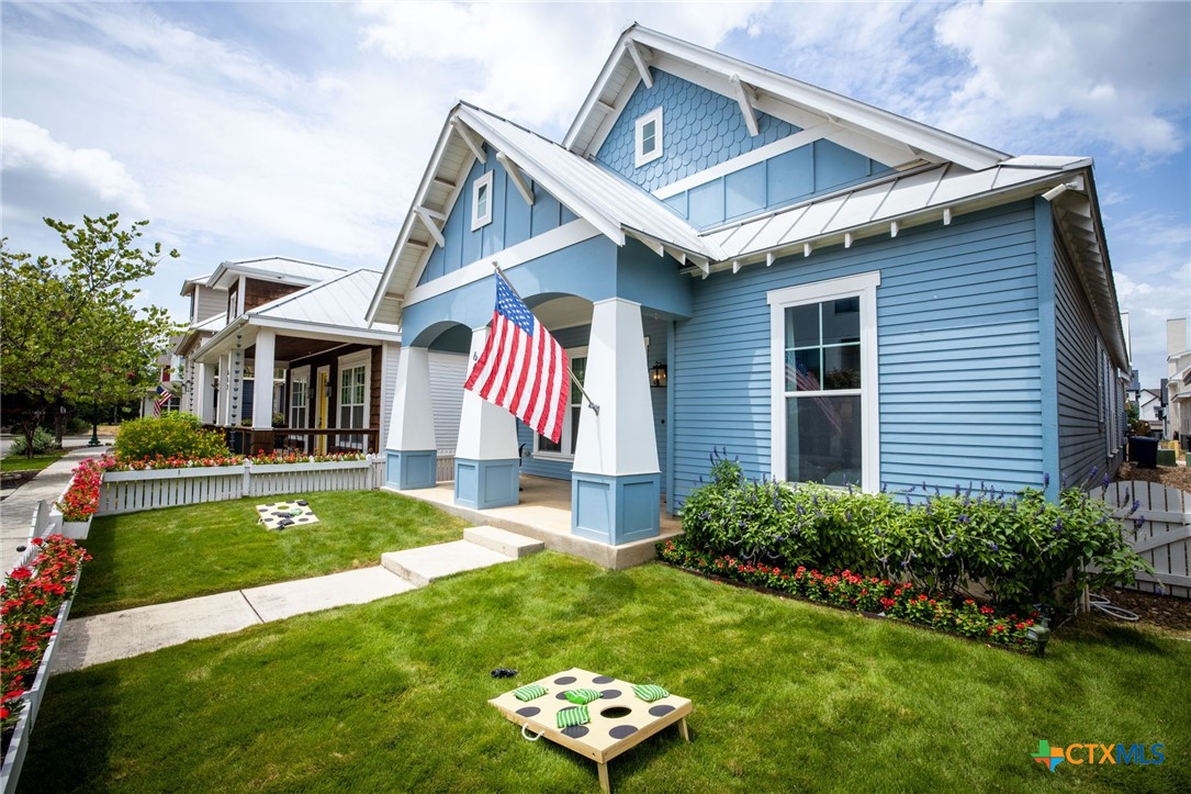 649 Center Green