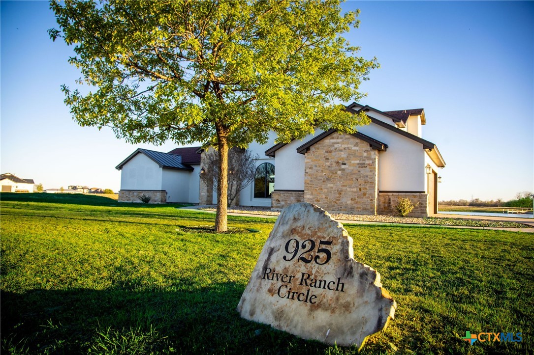 925 River Ranch Circle