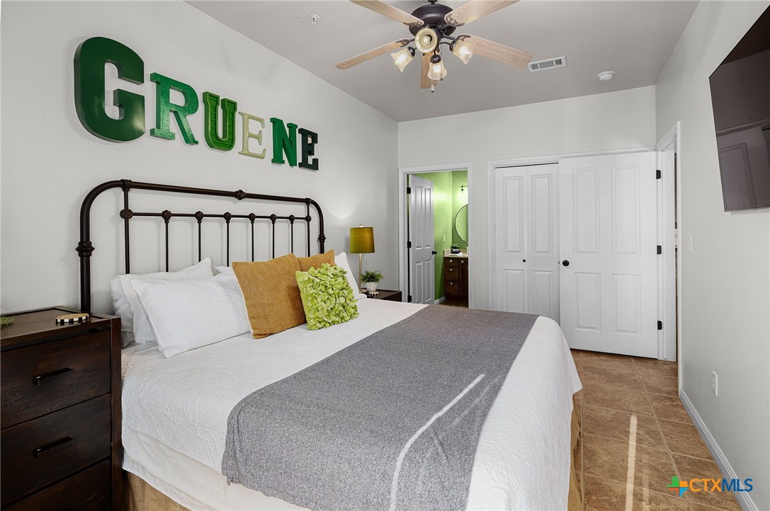 1247 Gruene Road 302