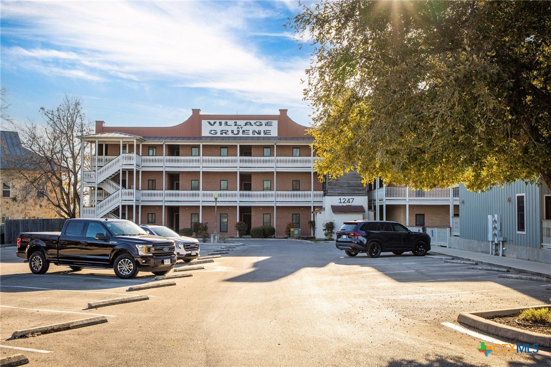 1247 Gruene Road 302