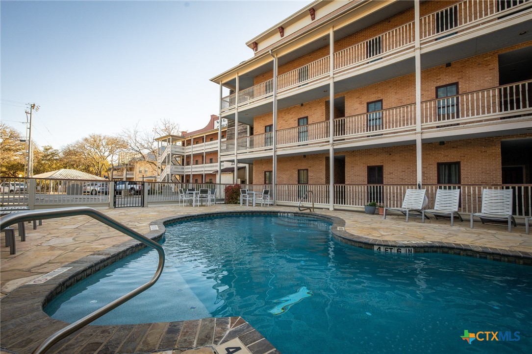 1247 Gruene Road 302