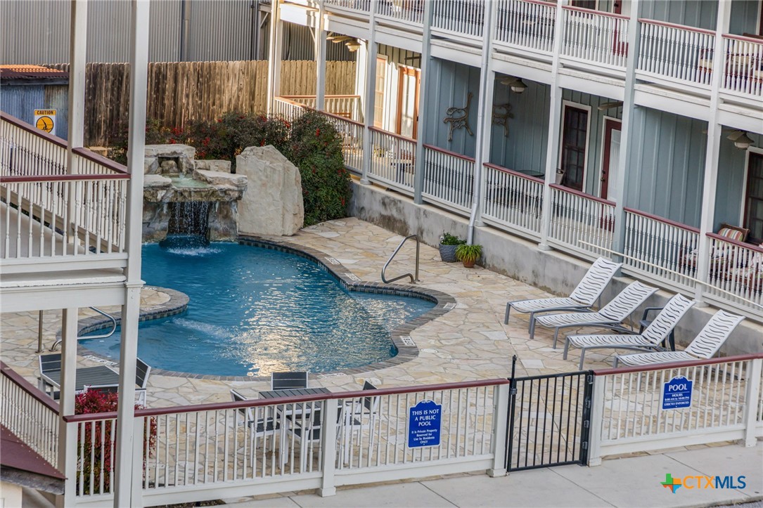 1247 Gruene Road 302