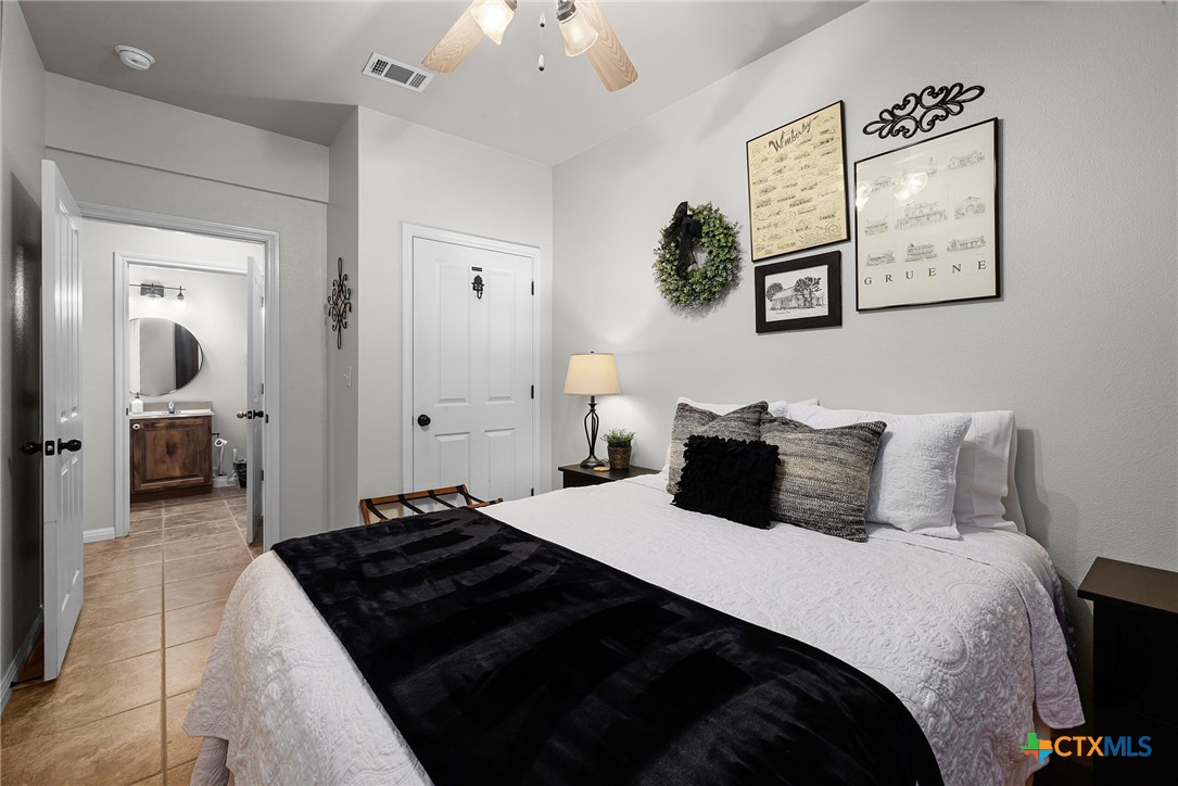 1247 Gruene Road 302