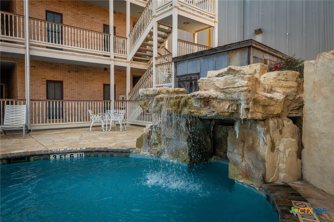 1247 Gruene Road 302