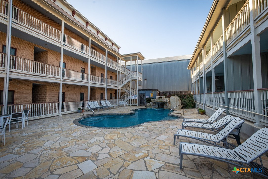 1247 Gruene Road 302