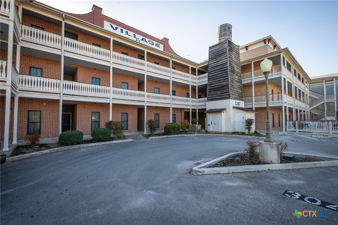 1247 Gruene Road 302