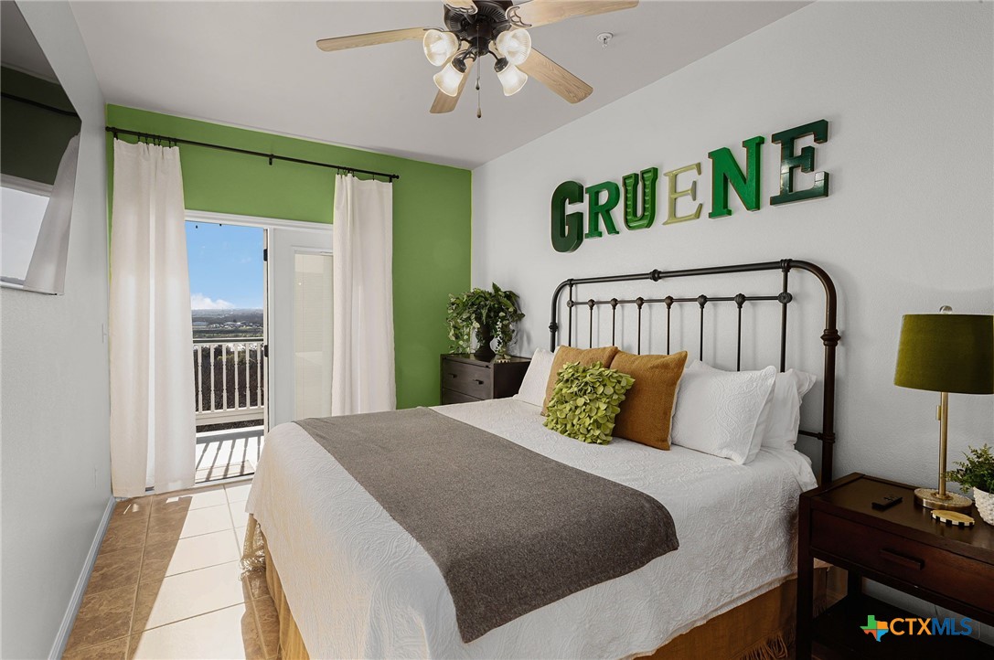 1247 Gruene Road 302