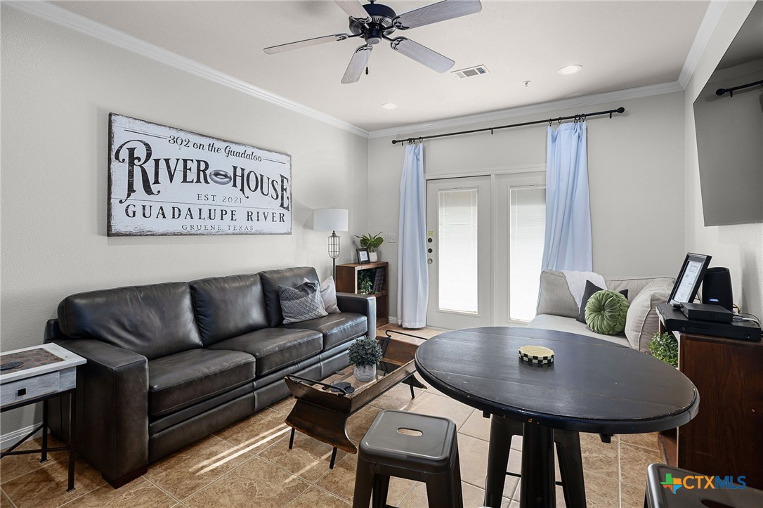 1247 Gruene Road 302