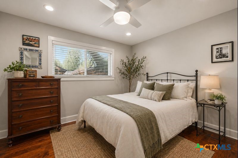 2 La Mesa Drive