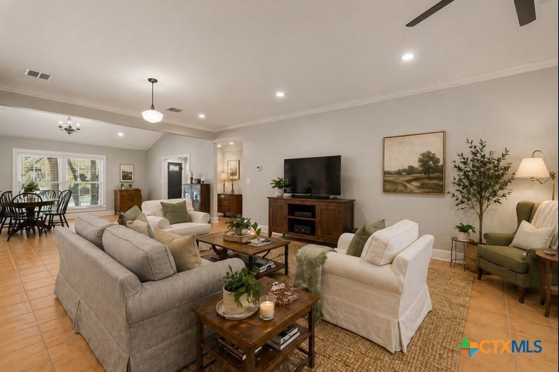 2 La Mesa Drive