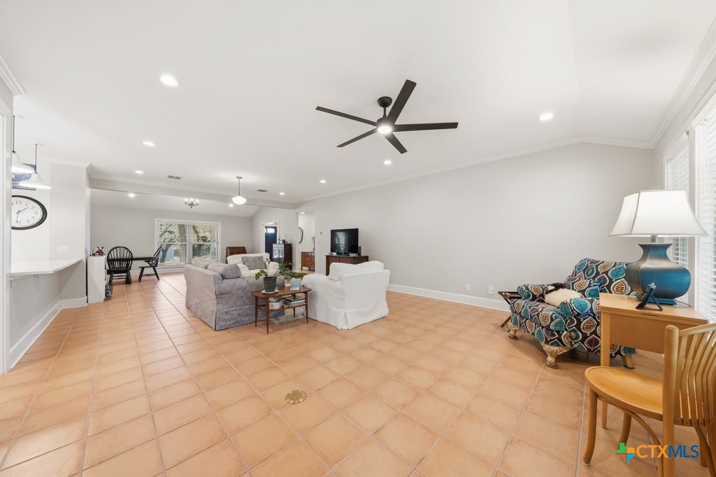 2 La Mesa Drive