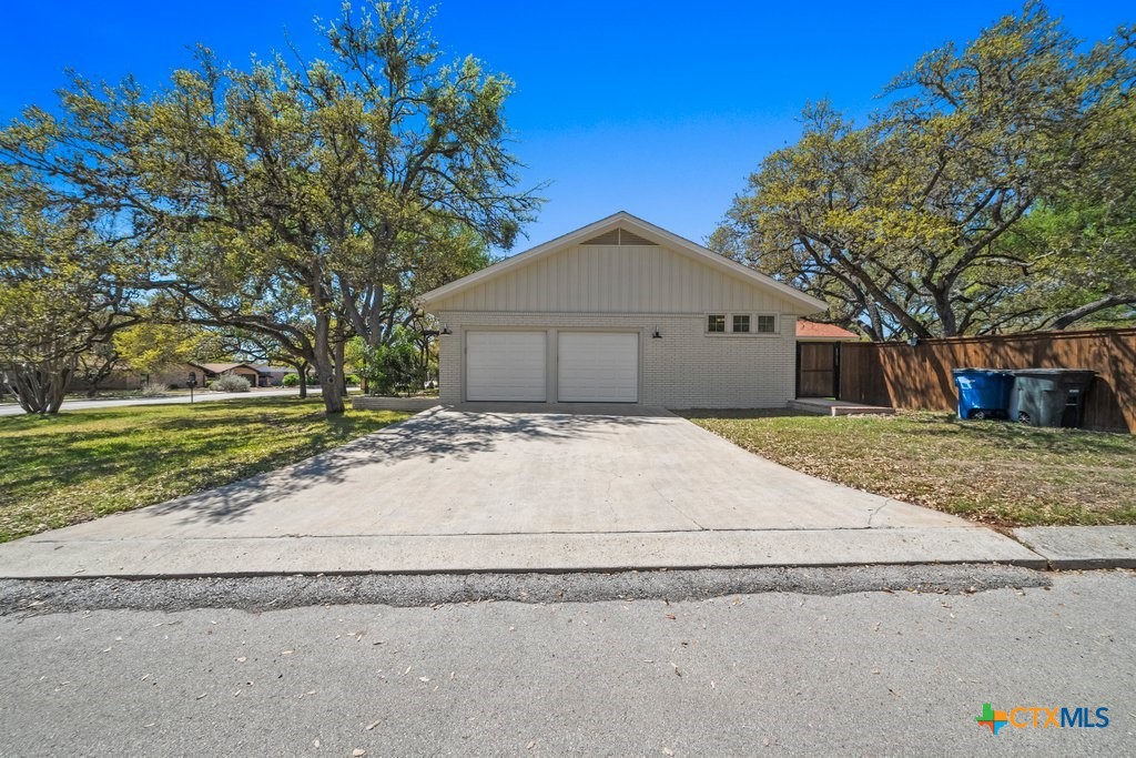 2 La Mesa Drive