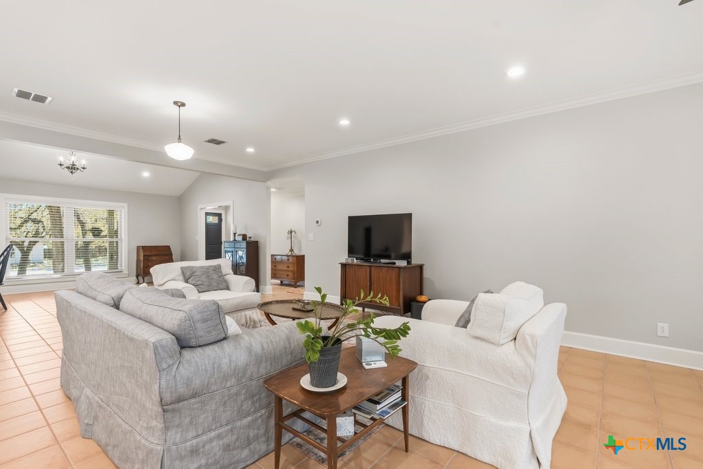 2 La Mesa Drive