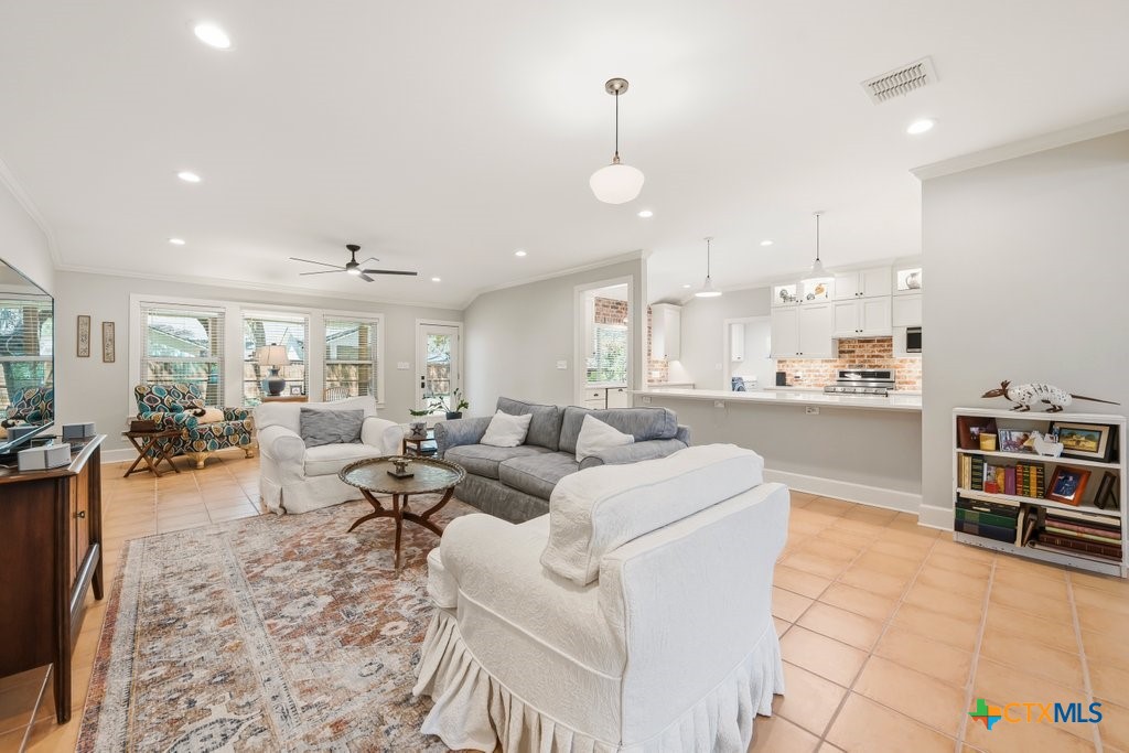 2 La Mesa Drive