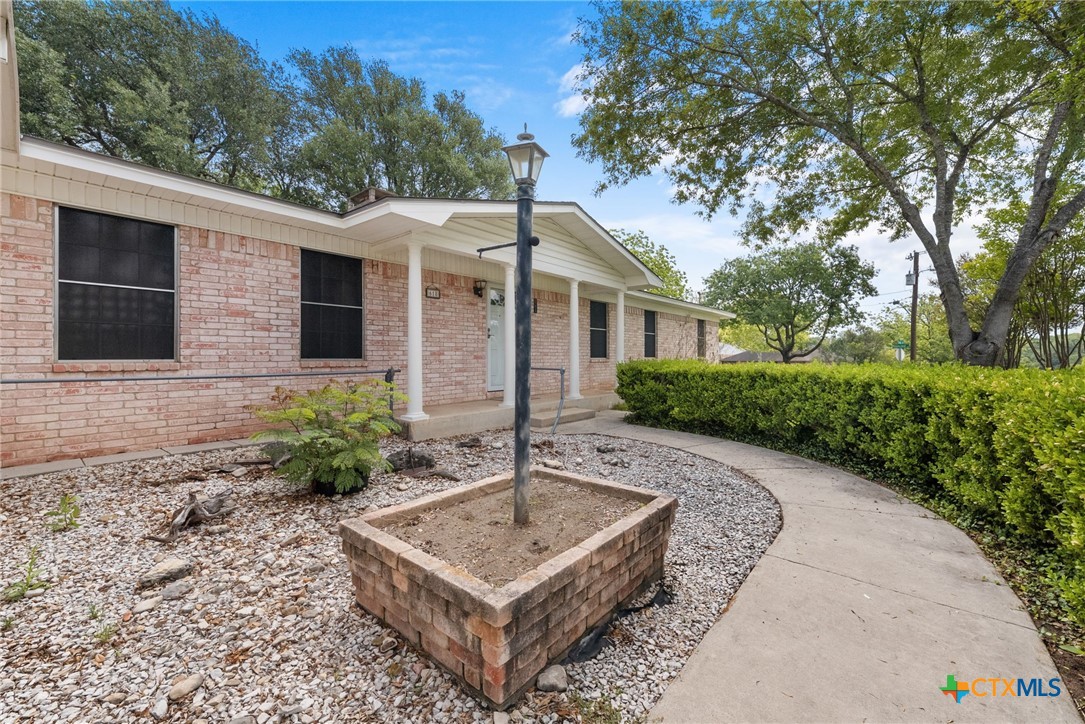 618 Fair Lane