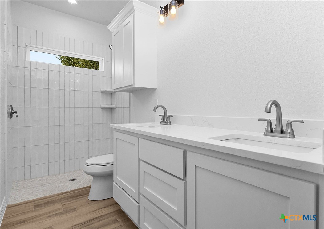 112 Rustic Woods