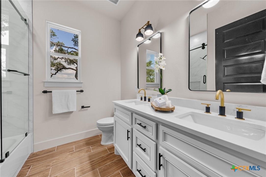 375 Shady Hollow
