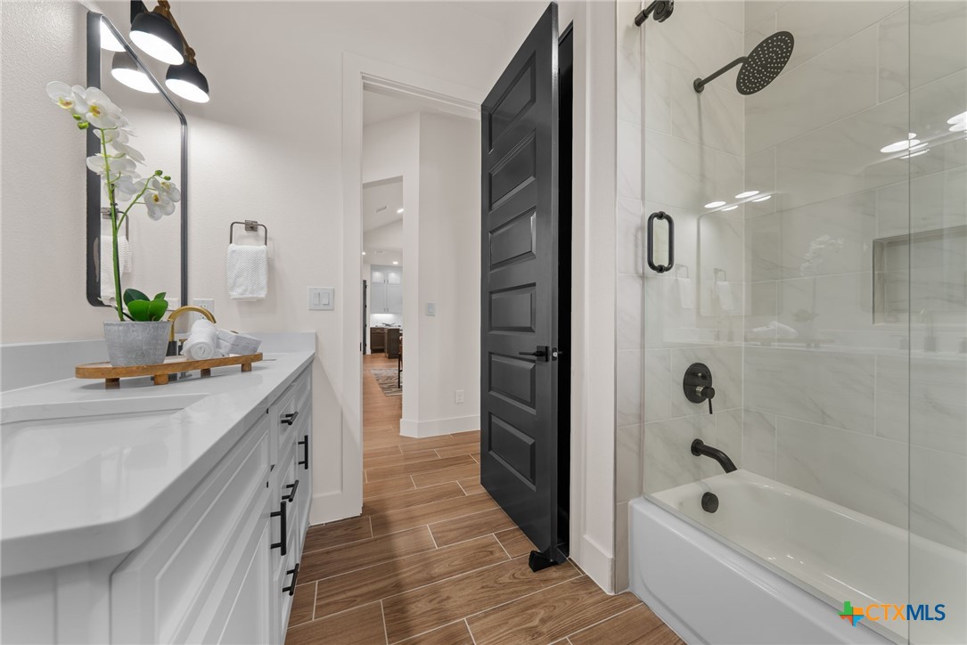 375 Shady Hollow
